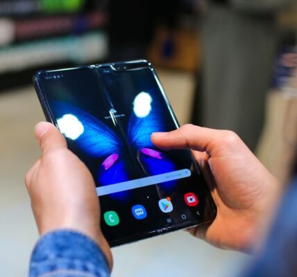 Apple foldable phone