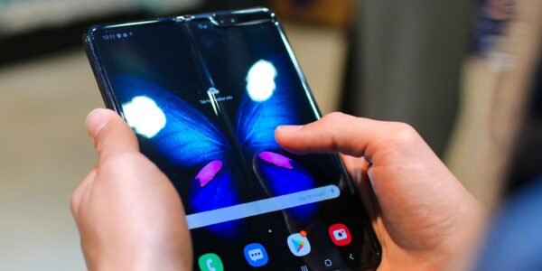 Apple foldable phone